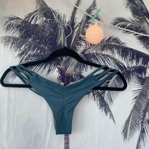 Cheeky bikini bottoms